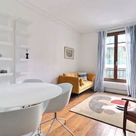 Apartment for rent for €2,310 per month in Paris, Rue Surcouf