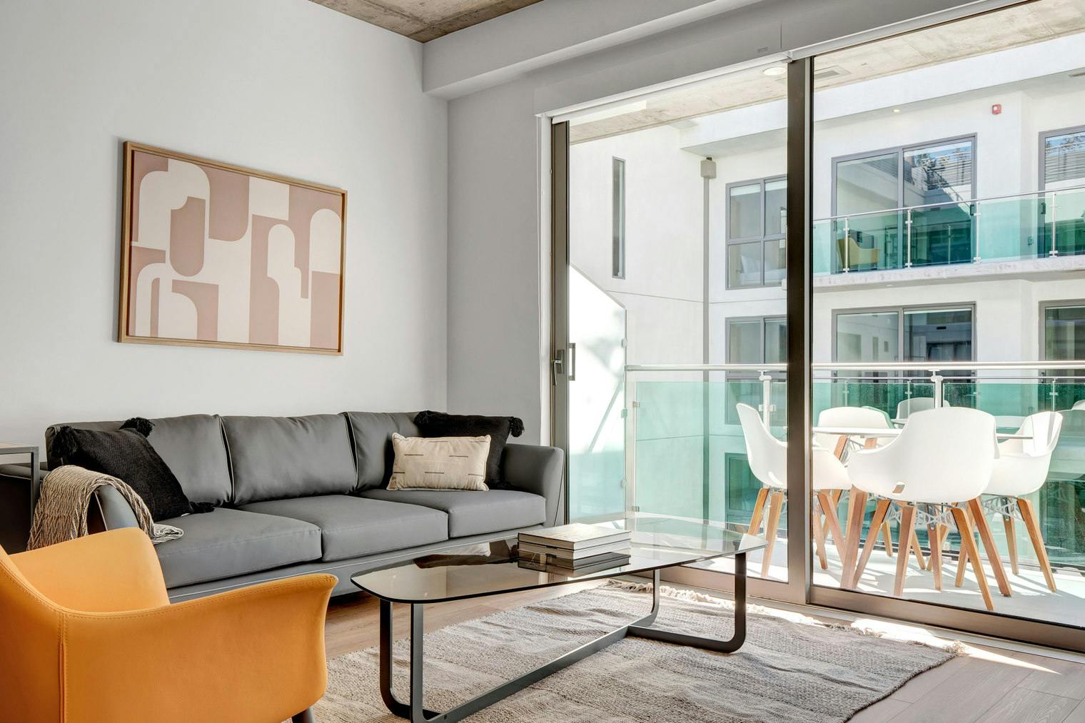 Apartment for rent for $5,720 per month in Los Angeles, Wilshire Boulevard