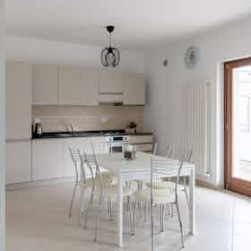 公寓 正在以 €1,033 的月租出租，其位于 Ortona, Via Pantaleone Rapino