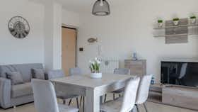 Apartment for rent for €1,150 per month in Ortona, Via Macinini