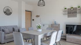 Apartment for rent for €1,188 per month in Ortona, Via Macinini