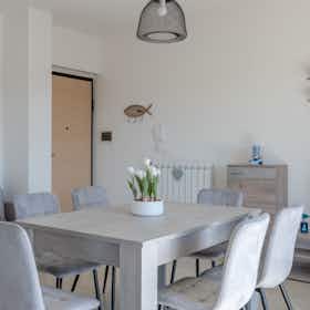 Appartement te huur voor € 1.188 per maand in Ortona, Via Macinini