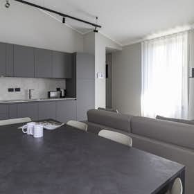 Apartment for rent for €3,048 per month in Milan, Via Gaetana Agnesi