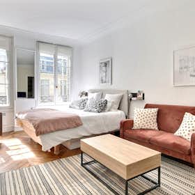 Studio for rent for €1,579 per month in Paris, Rue de Richelieu