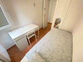Private room for rent for €350 per month in Madrid, Calle de López Grass