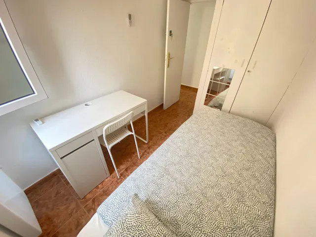 Private room in Calle de López Grass, Madrid (1443135) room image 1
