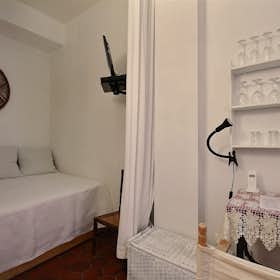 Studio for rent for €1,261 per month in Paris, Rue Meslay
