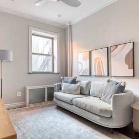 Apartament de închiriat pentru $3,456 pe lună în New York City, 1st Ave