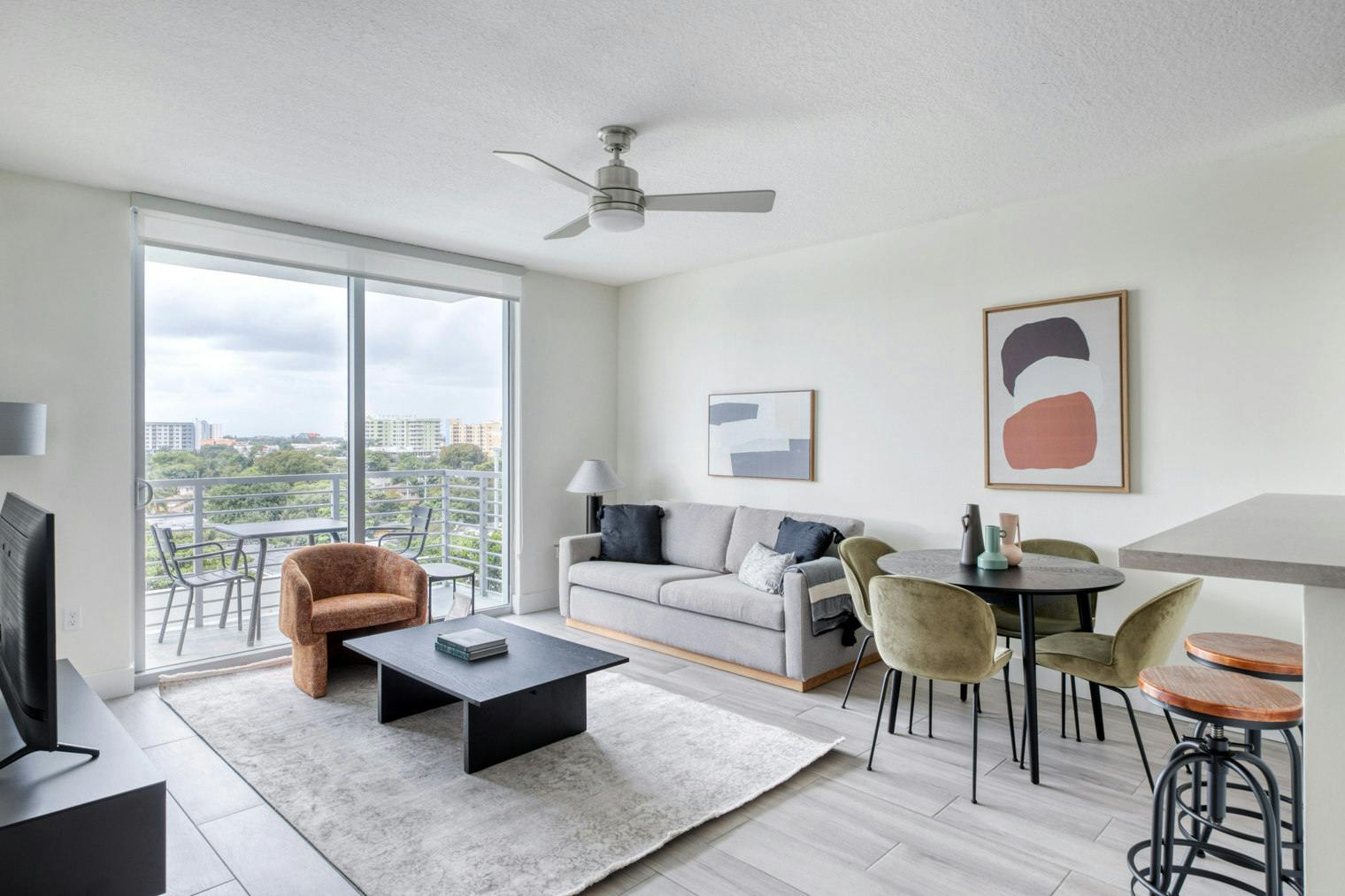 Appartement te huur voor $4,930 per maand in Miami, Northwest 7th Street
