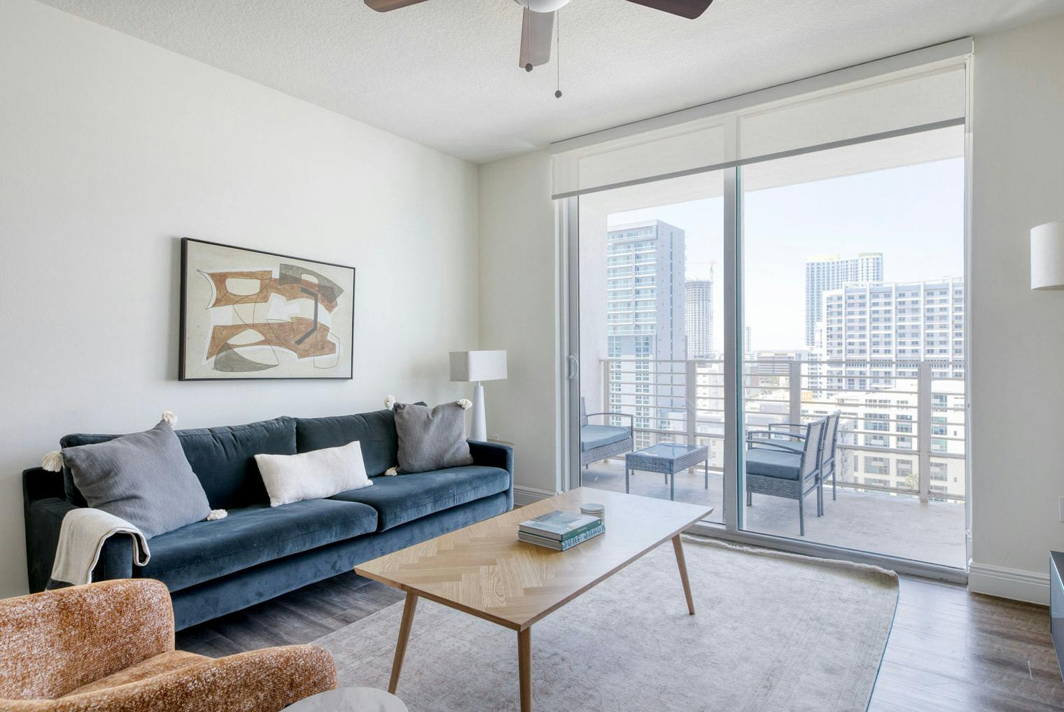 Квартира сдается в аренду за $11,858 в месяц в Miami, Southwest 12th Street