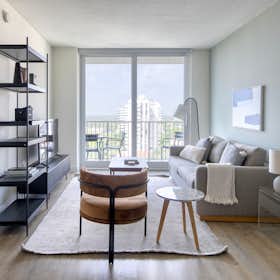 公寓 正在以 $7,827 的月租出租，其位于 Miami, SW 37th Ave
