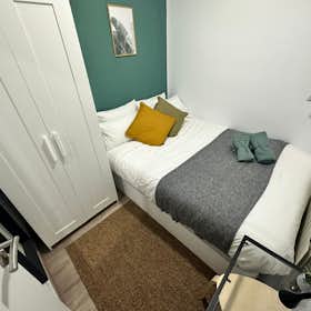 Stanza privata for rent for 575 € per month in Madrid, Calle de Rodas