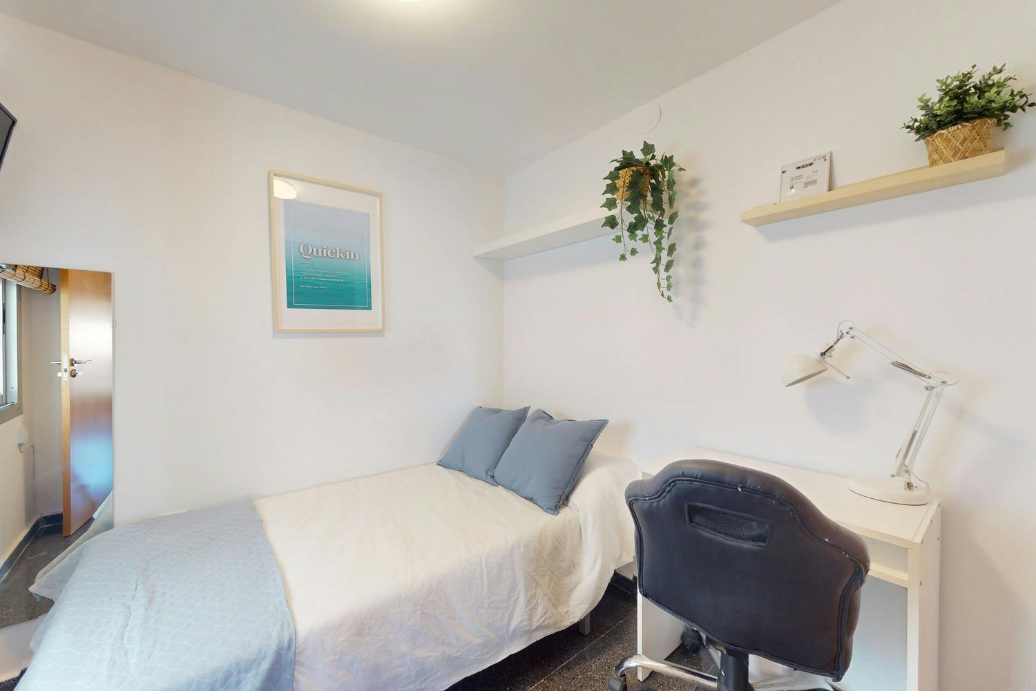 Private room for rent for €375 per month in Valencia, Carrer Aben al Abbar