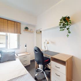 Private room for rent for €325 per month in Valencia, Carrer Aben al Abbar