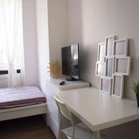 Private room for rent for €825 per month in Milan, Via Giovan Battista Pergolesi