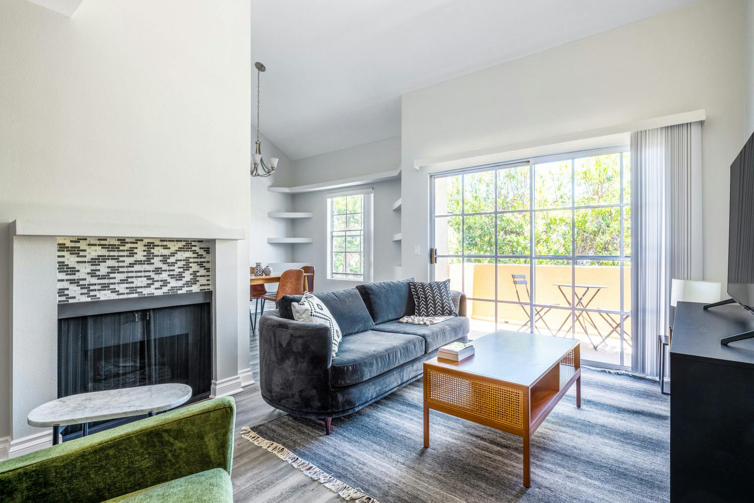 Appartamento in affitto a $5,842 al mese a Los Angeles, North Alfred Street