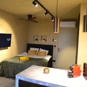 Apartment for rent for €1,700 per month in Antwerpen, Nieuwstad