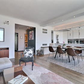 Apartment for rent for €6,360 per month in Paris, Rue Caulaincourt