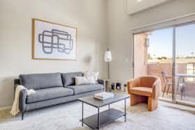 Appartamento in affitto a $3,985 al mese a Woodland Hills, Ventura Blvd