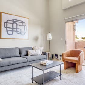 Apartamento en alquiler por $3,113 al mes en Woodland Hills, Ventura Blvd