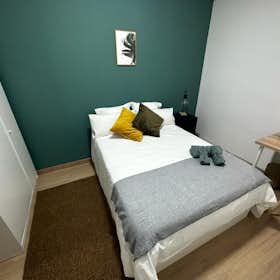 Private room for rent for €510 per month in Madrid, Plaza de España