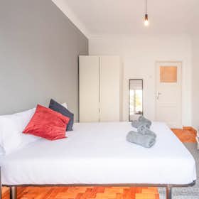 Private room for rent for €500 per month in Lisbon, Alameda das Linhas de Torres