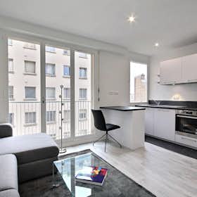 Studio for rent for €1,512 per month in Paris, Avenue Victor Hugo