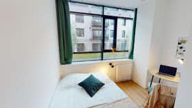 Private room for rent for €774 per month in Asnières-sur-Seine, Avenue Sainte-Anne