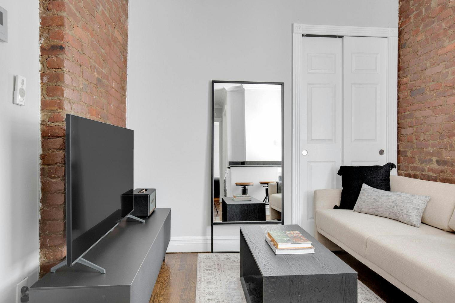 Appartement te huur voor $6,227 per maand in New York City, East 13th Street