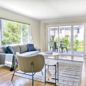 公寓 正在以 $5,892 的月租出租，其位于 Palo Alto, Cowper St