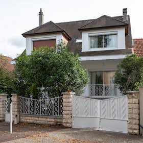 Habitación privada en alquiler por 950 € al mes en Issy-les-Moulineaux, Rue Claude Bernard