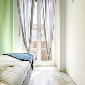 Private room for rent for €765 per month in Milan, Via Lorenteggio