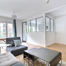 Apartment for rent for €3,286 per month in Paris, Boulevard Raspail