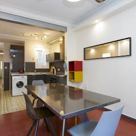 Wohnung zu mieten für 1.295 € pro Monat in Barcelona, Carrer de Santa Carolina