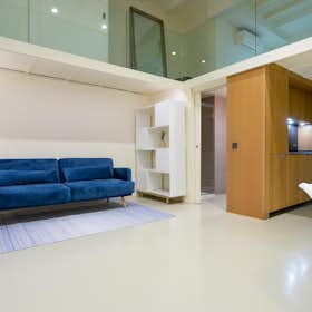 Apartment for rent for €1,795 per month in Barcelona, Carrer d'Aragó