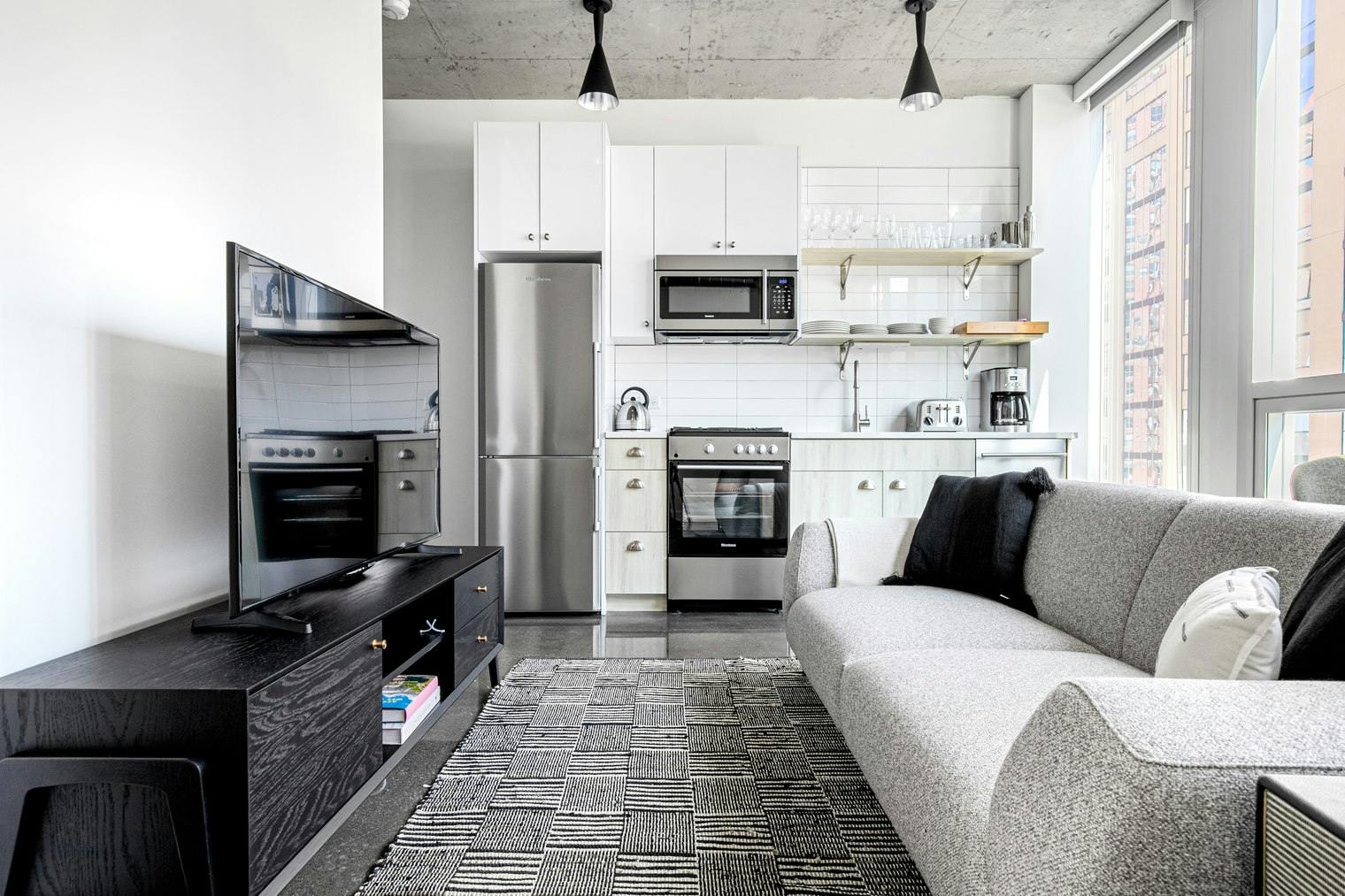 West Chicago Avenue, Chicago, IL preview