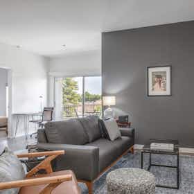 Appartamento in affitto a $3,682 al mese a Los Angeles, N Martel Ave