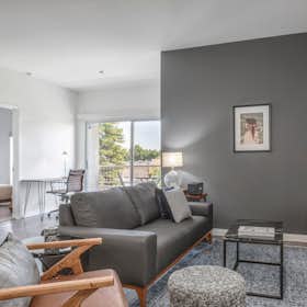 Lägenhet att hyra för $3,678 i månaden i Los Angeles, N Martel Ave
