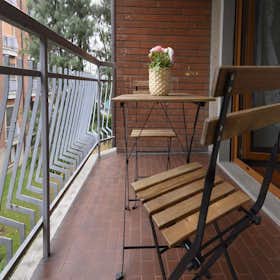 Private room for rent for €810 per month in Milan, Via Ippodromo
