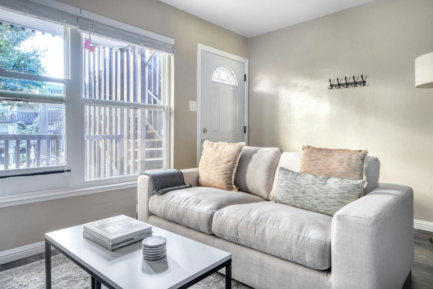 Etta att hyra för $4,186 i månaden i San Mateo, Laurel Avenue