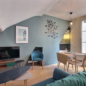 Wohnung zu mieten für 1.536 € pro Monat in Paris, Rue Saint-Lazare