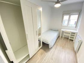 Private room for rent for €340 per month in Madrid, Calle de Encarnación Oviol