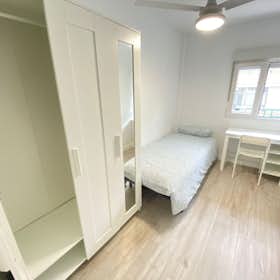 Private room for rent for €340 per month in Madrid, Calle de Encarnación Oviol