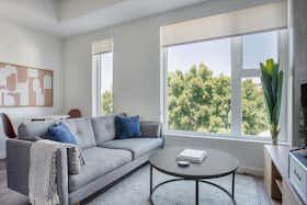 Appartamento in affitto a $1,421 al mese a Los Angeles, De Longpre Ave