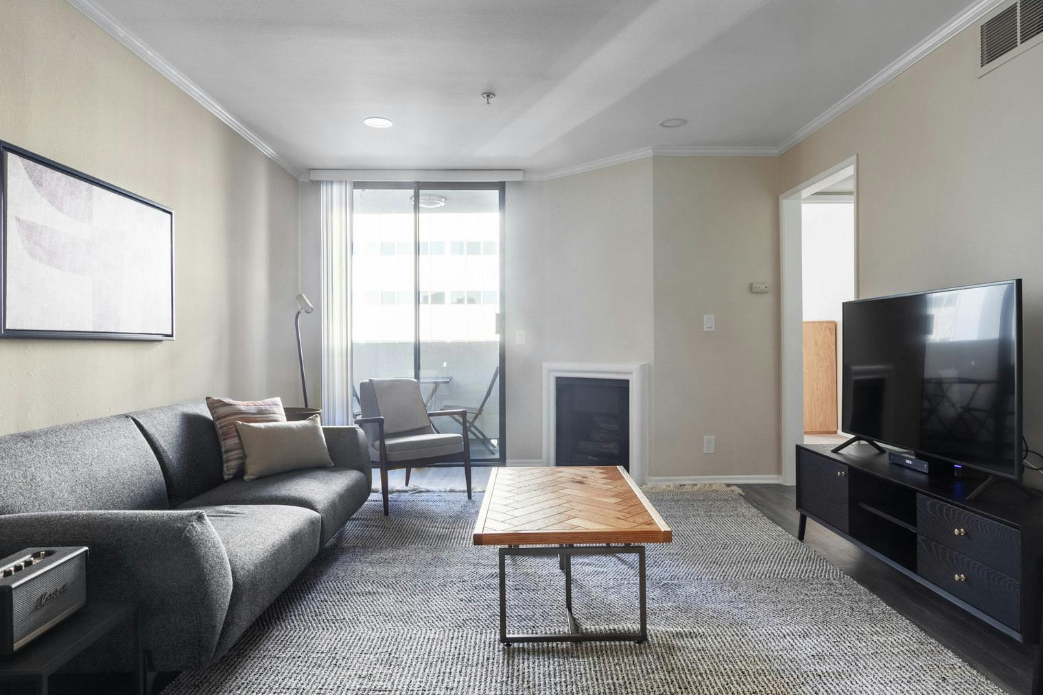 Mieszkanie do wynajęcia za $4,564 miesięcznie w mieście Los Angeles, Federal Avenue