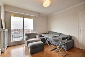 公寓 正在以 €1,802 的月租出租，其位于 Paris, Rue de la Duée