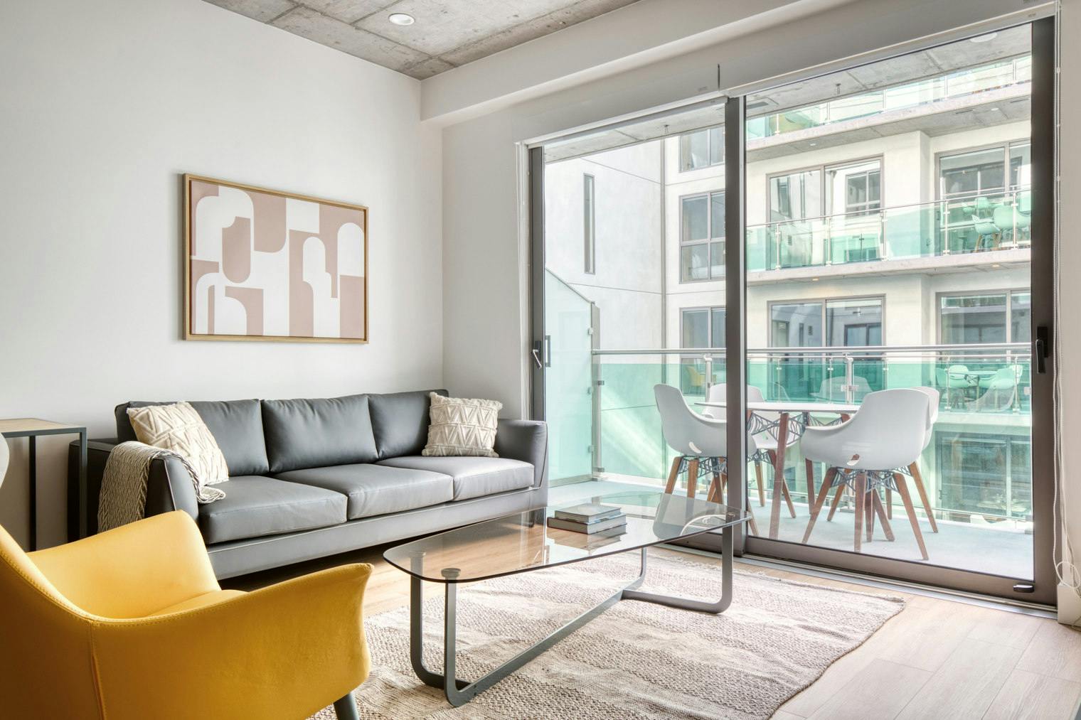 公寓 正在以 $4,990 的月租出租，其位于 Los Angeles, Wilshire Boulevard