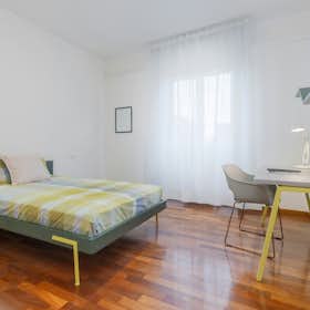 Private room for rent for €825 per month in Milan, Via Guido Guarini Matteucci