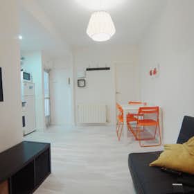 公寓 正在以 €750 的月租出租，其位于 Madrid, Calle de Carlos Fuentes