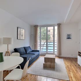 Apartment for rent for €1,997 per month in Paris, Rue Émile Allez